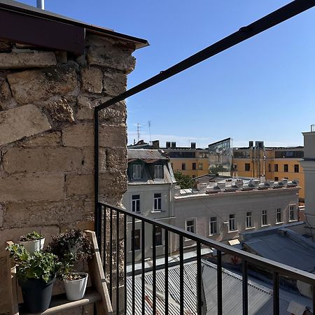 White Door Apartments Mansard Heart Of Odessa 2 Exterior foto