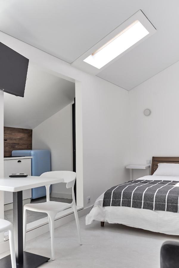 White Door Apartments Mansard Heart Of Odessa 2 Exterior foto
