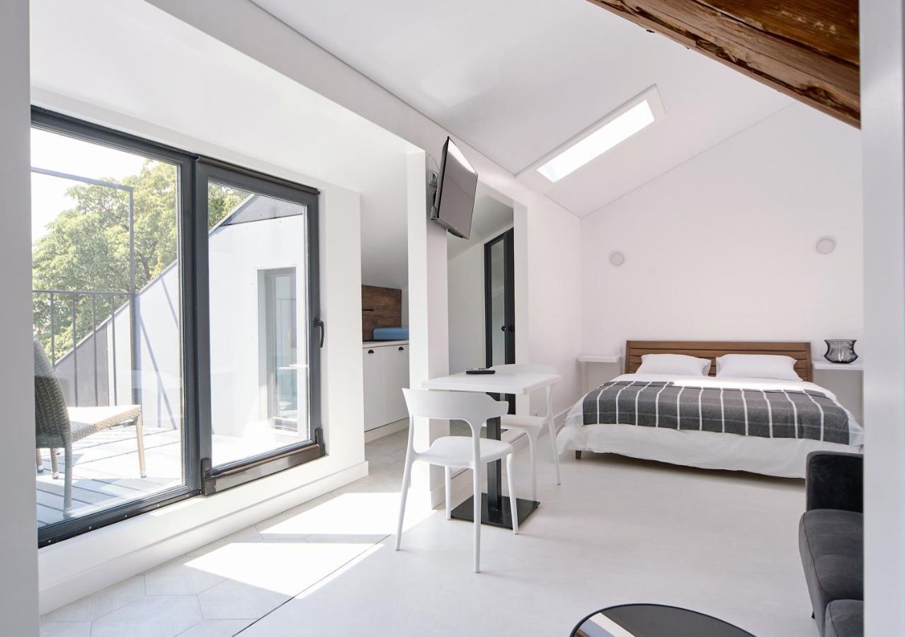 White Door Apartments Mansard Heart Of Odessa 2 Exterior foto