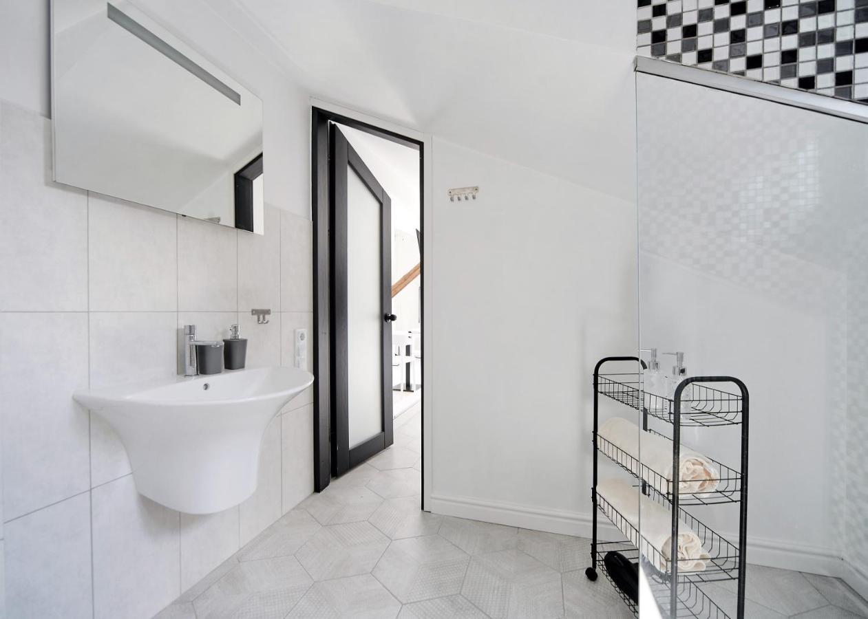 White Door Apartments Mansard Heart Of Odessa 2 Exterior foto