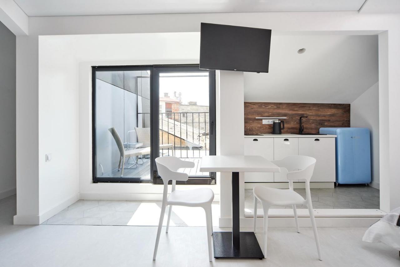 White Door Apartments Mansard Heart Of Odessa 2 Exterior foto